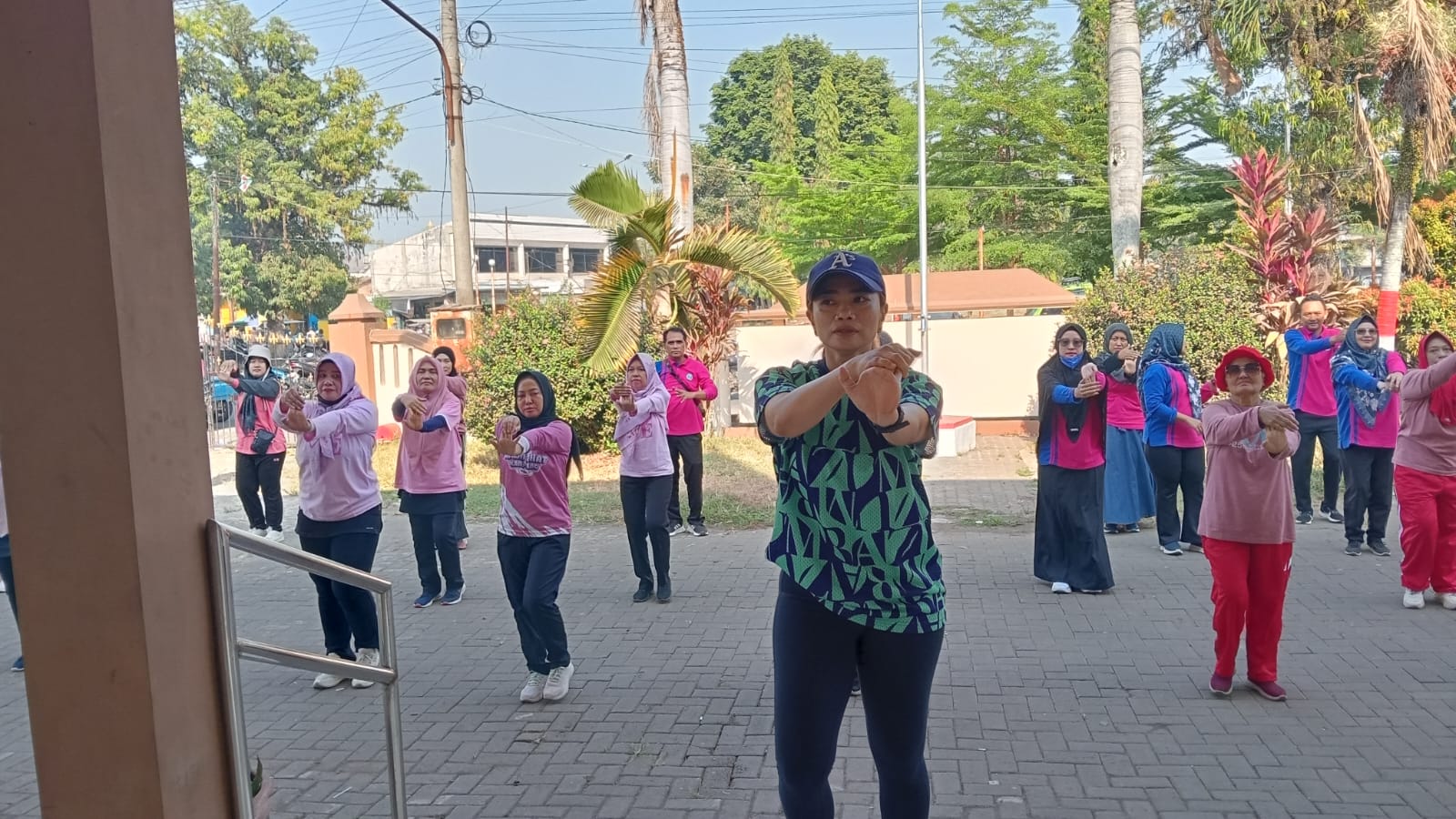 jumat-sehat-di-rambipuji-lintas-sektor-bersatu-jaga-kebugaran-dan-kekompakan-20261002