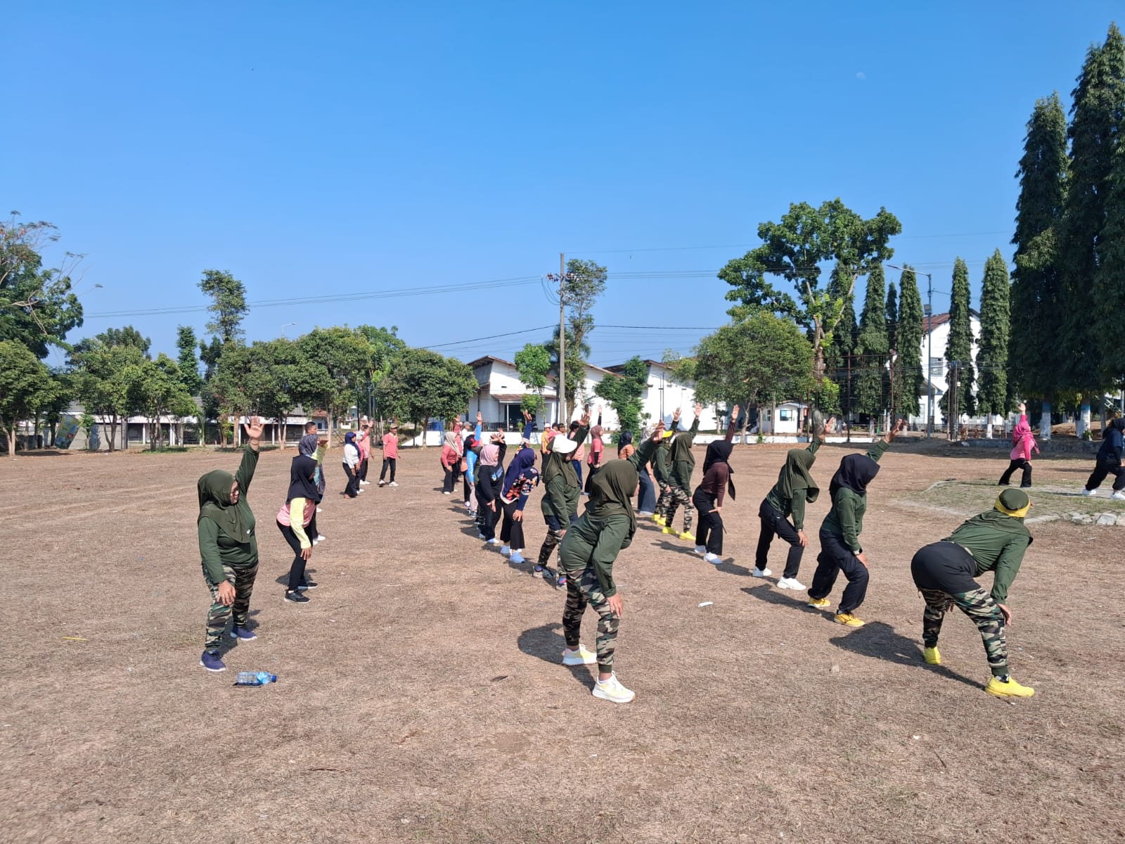 senam-sehat-bersama-di-lapangan-bsk-aparatur-sukorambi-jaga-kebugaran-20261002