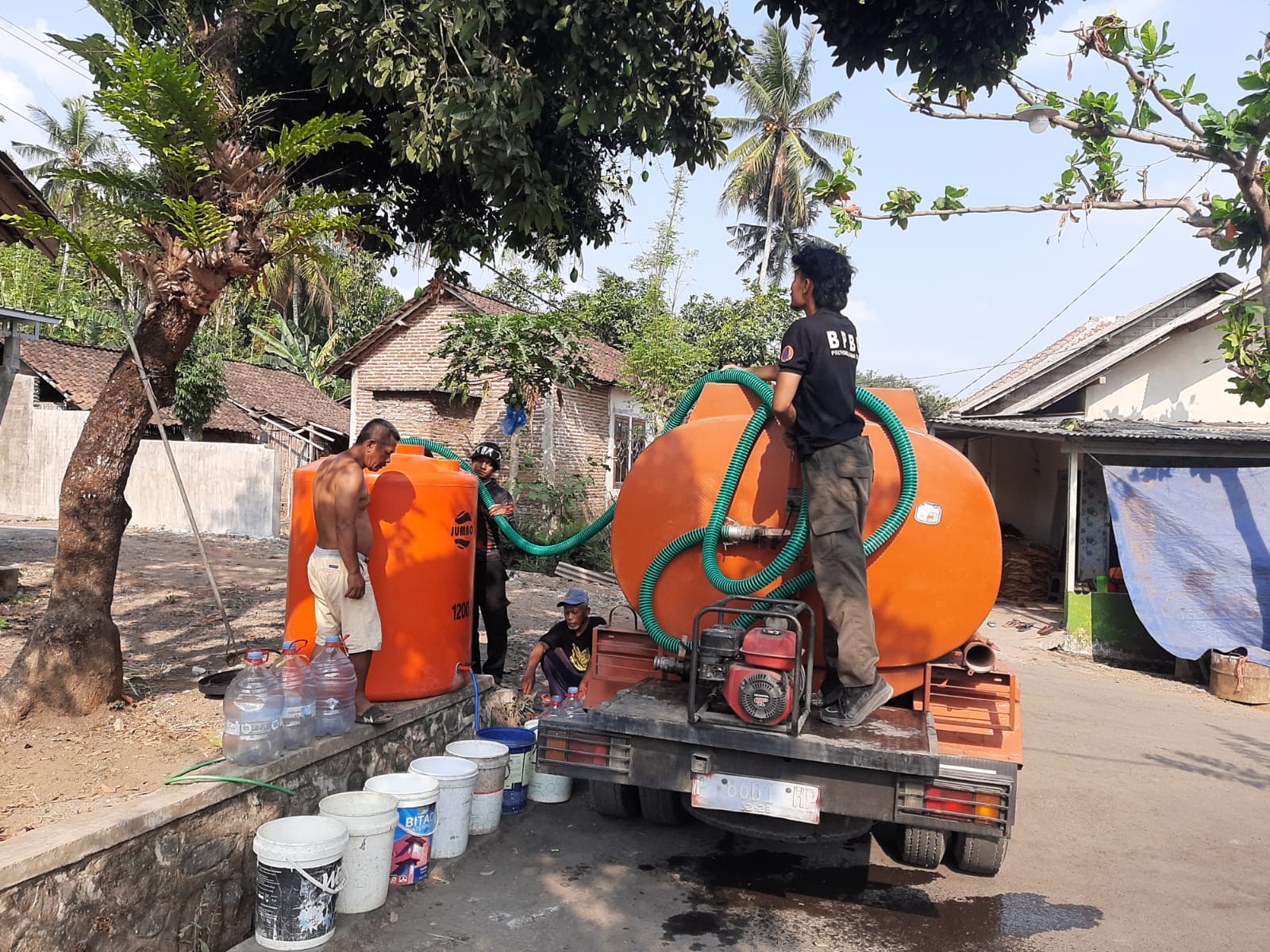 bpbd-jember-distribusikan-5000-liter-air-bersih-ke-142-kk-di-plalangan-bintoro-20261002