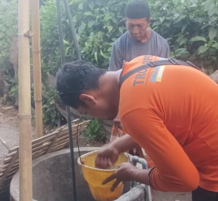 bpbd-jember-cek-krisis-air-di-rowoindah-empat-rumah-mulai-kekeringan-20261004