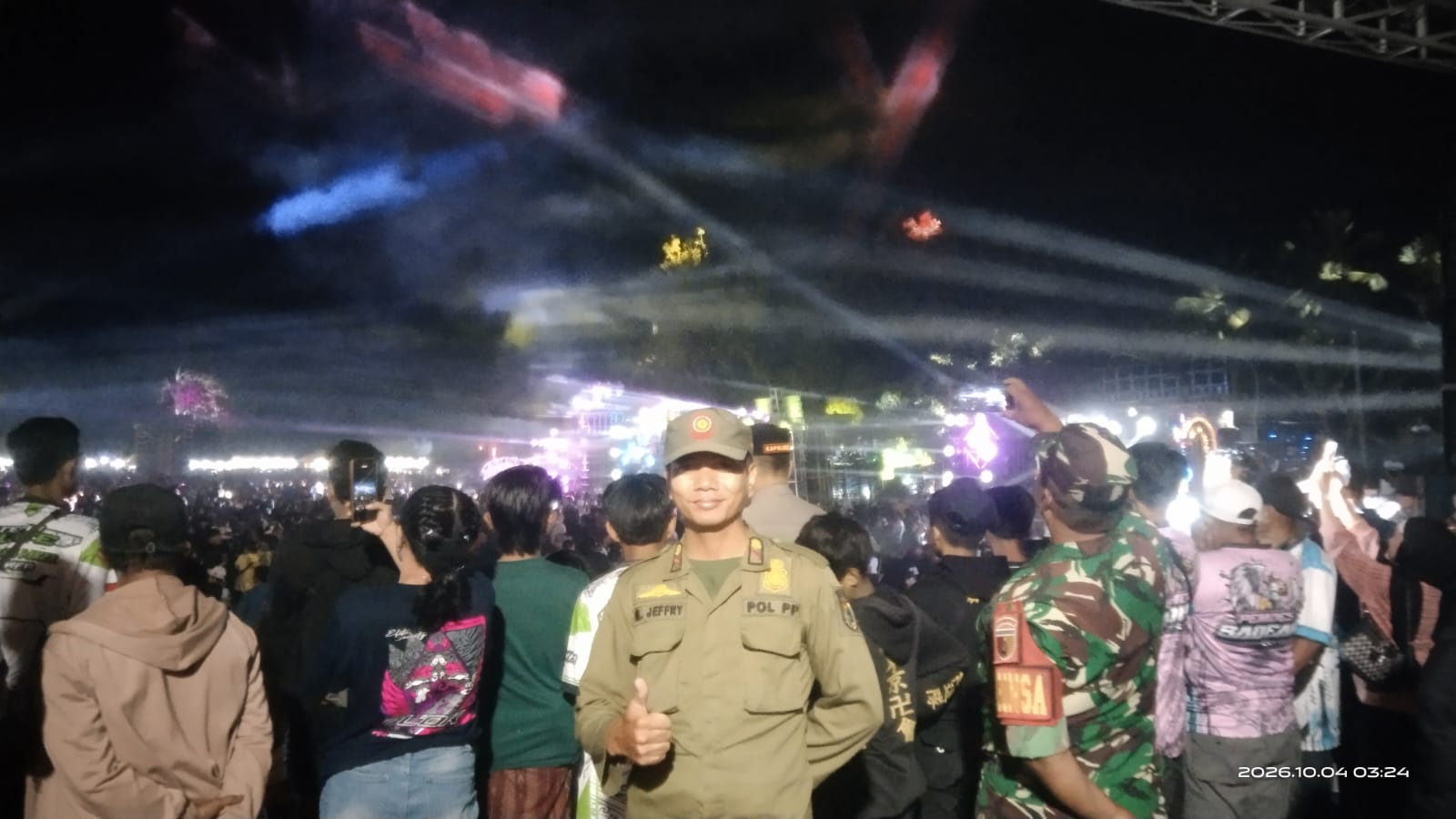 lintas-dua-kecamatan-karnaval-desa-badean-2026-diikuti-4000-peserta-dan-disaksikan-puluhan-ribu-penonton-20261005