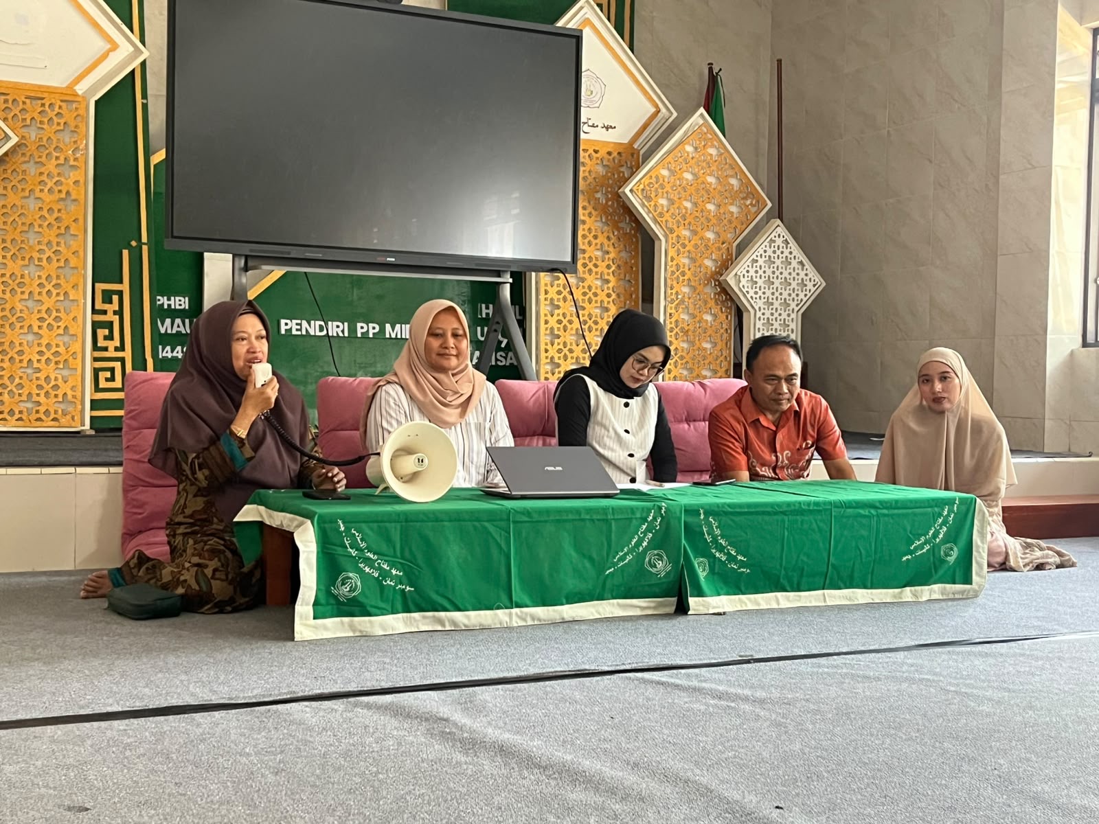dinkes-ppkb-jember-perkuat-uktren-dan-regenerasi-santri-husada-di-ponpes-miftahul-ulum-20261005