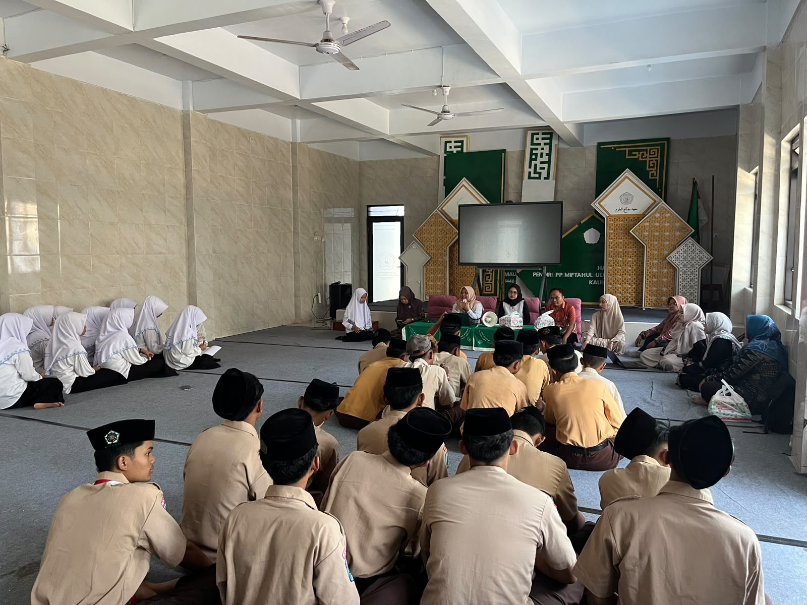 bekali-santri-husada-dinkes-dorong-edukasi-kesehatan-berbasis-teman-sebaya-20261005