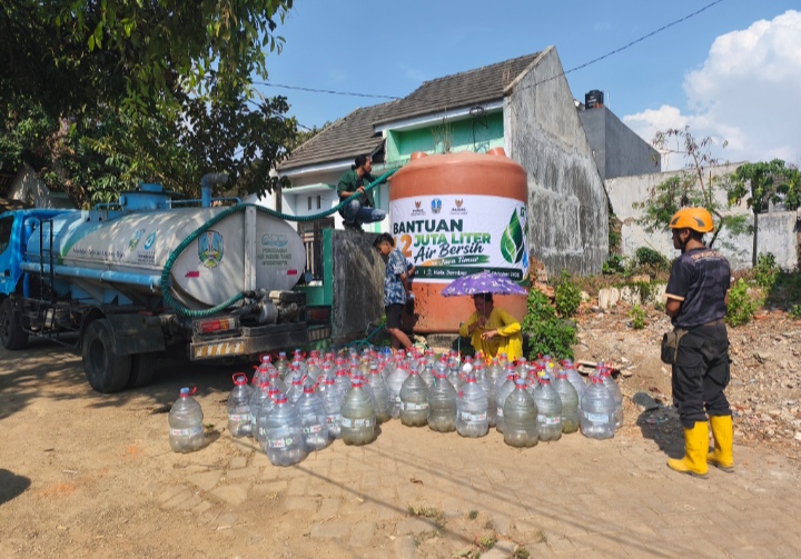 40-kk-di-tegal-gede-jember-krisis-air-bpbd-dampingi-baznas-salurkan-5000-liter-20261007