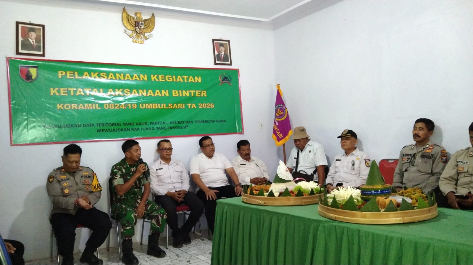 rayakan-hut-ke-81-tni-pemerintah-kecamatan-dan-polsek-umbulsari-sambangi-koramil-20261008