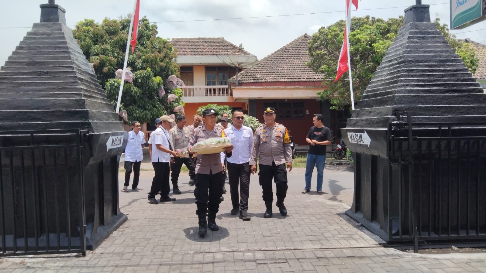 bukan-sekadar-seremonial-hut-ke-81-tni-jadi-momentum-perkuat-sinergi-di-umbulsari-20261008
