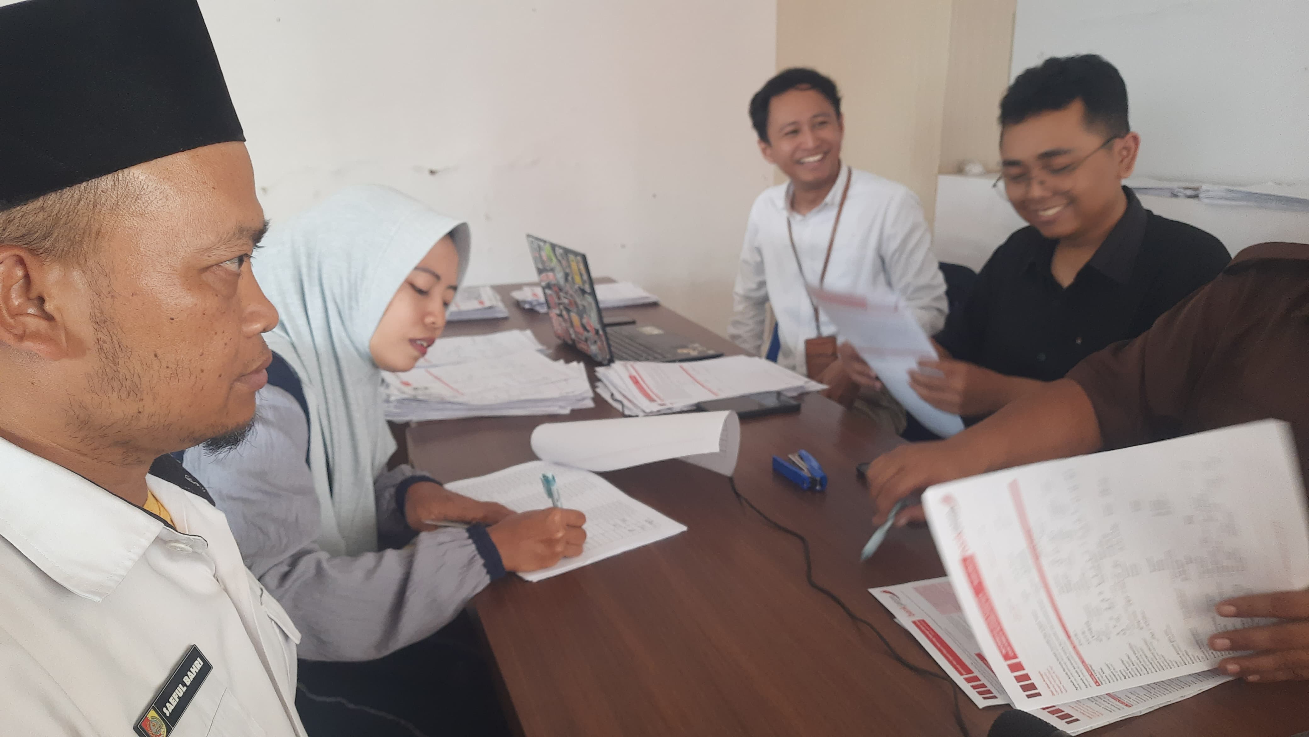 327-penerima-honorarium-di-sukowono-mulai-masuk-tahap-pembukaan-rekening-20261008
