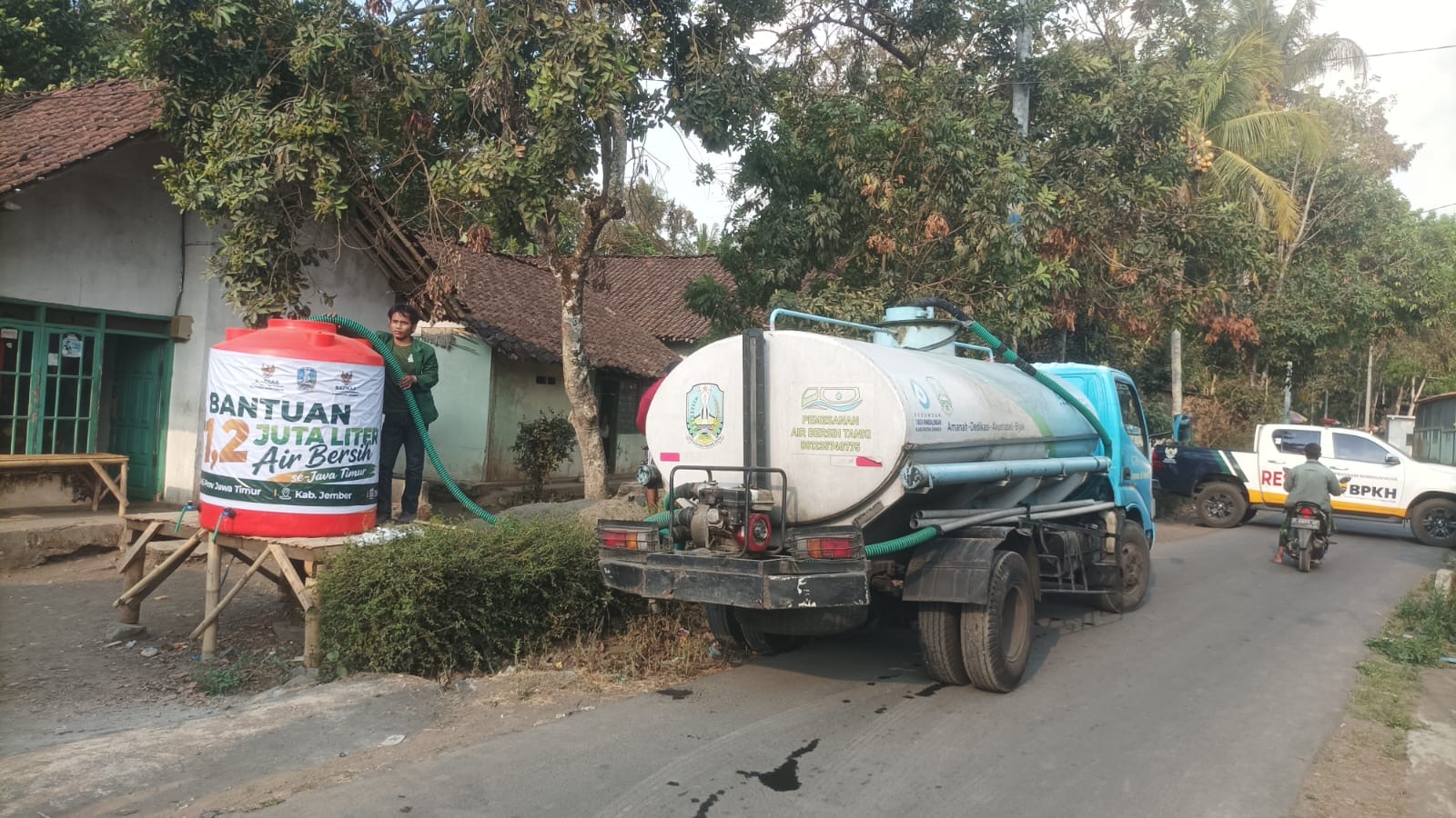 sumur-warga-dan-pesantren-mulai-surut-bpbd-jember-bergerak-atasi-krisis-air-di-mayang-20261008