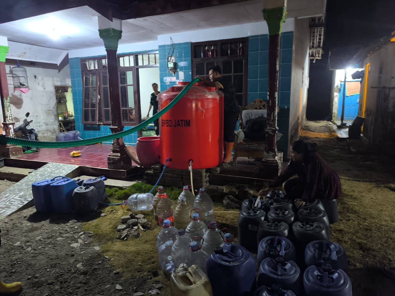 kemarau-mencekik-117-kk-di-pondokrejo-tempurejo-dapat-suntikan-air-bersih-20261008