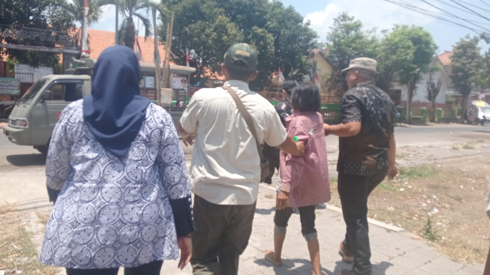 odgj-resahkan-pedagang-dan-pengunjung-pasar-satpol-pp-rambipuji-bergerak-cepat-20261008
