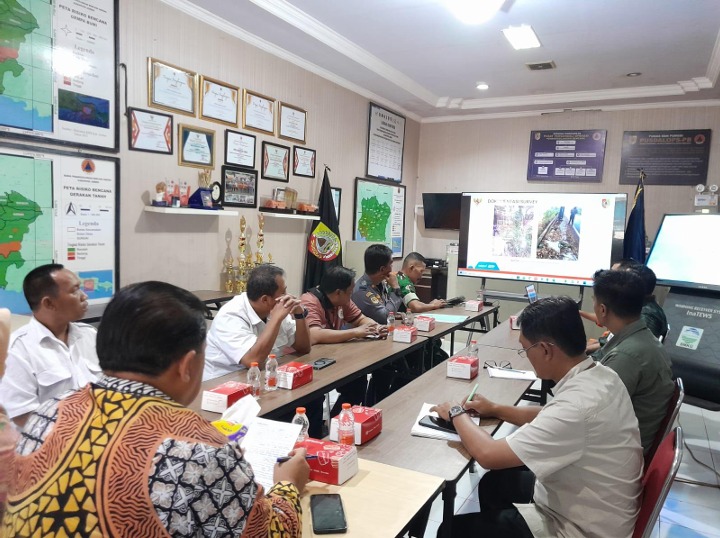 bpbd-jember-gelar-rakor-tindak-lanjut-keretakan-jalan-gumitir-penanganan-mendesak-jelang-musim-hujan-20261008