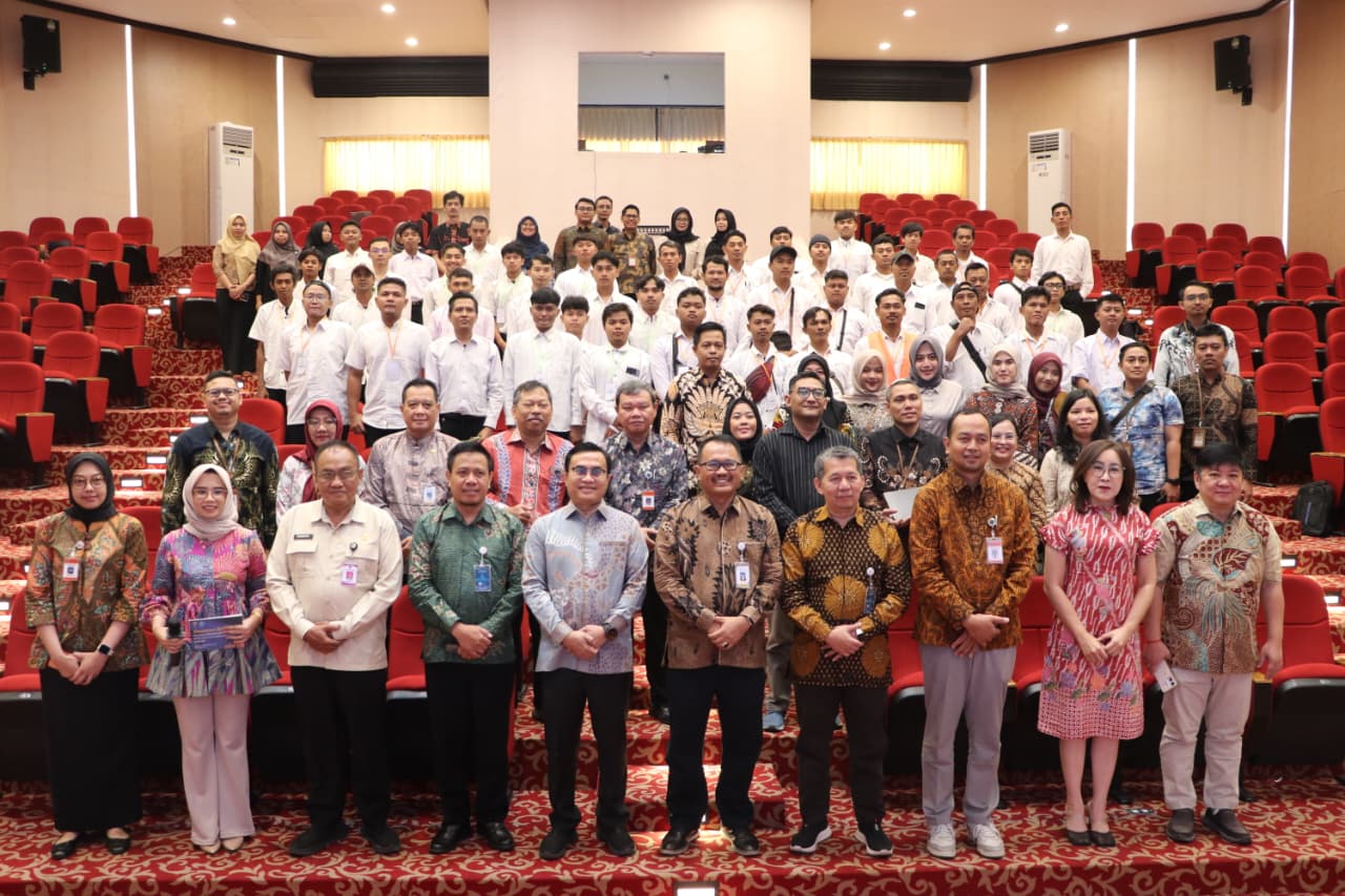 politeknik-negeri-jember-jadi-pusat-pelatihan-smk-go-global-kadisnaker-hadiri-pembukaan-batch-2-bidang-sawit-dan-barista-20261009