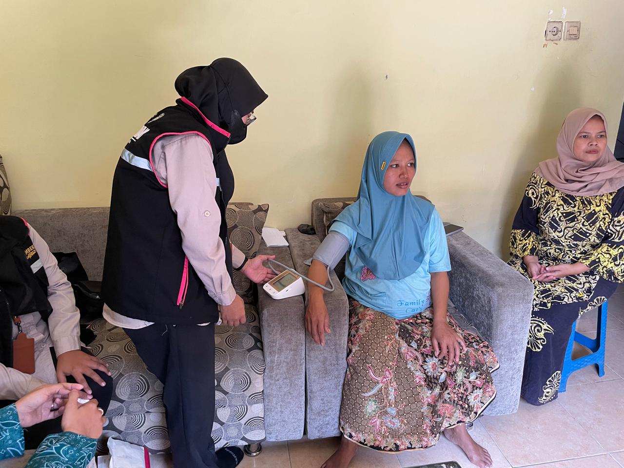dampingi-ibu-hamil-risti-di-jalan-raden-patah-bapperida-jember-dan-puskesmas-jember-kidul-intensifkan-home-care-20261009