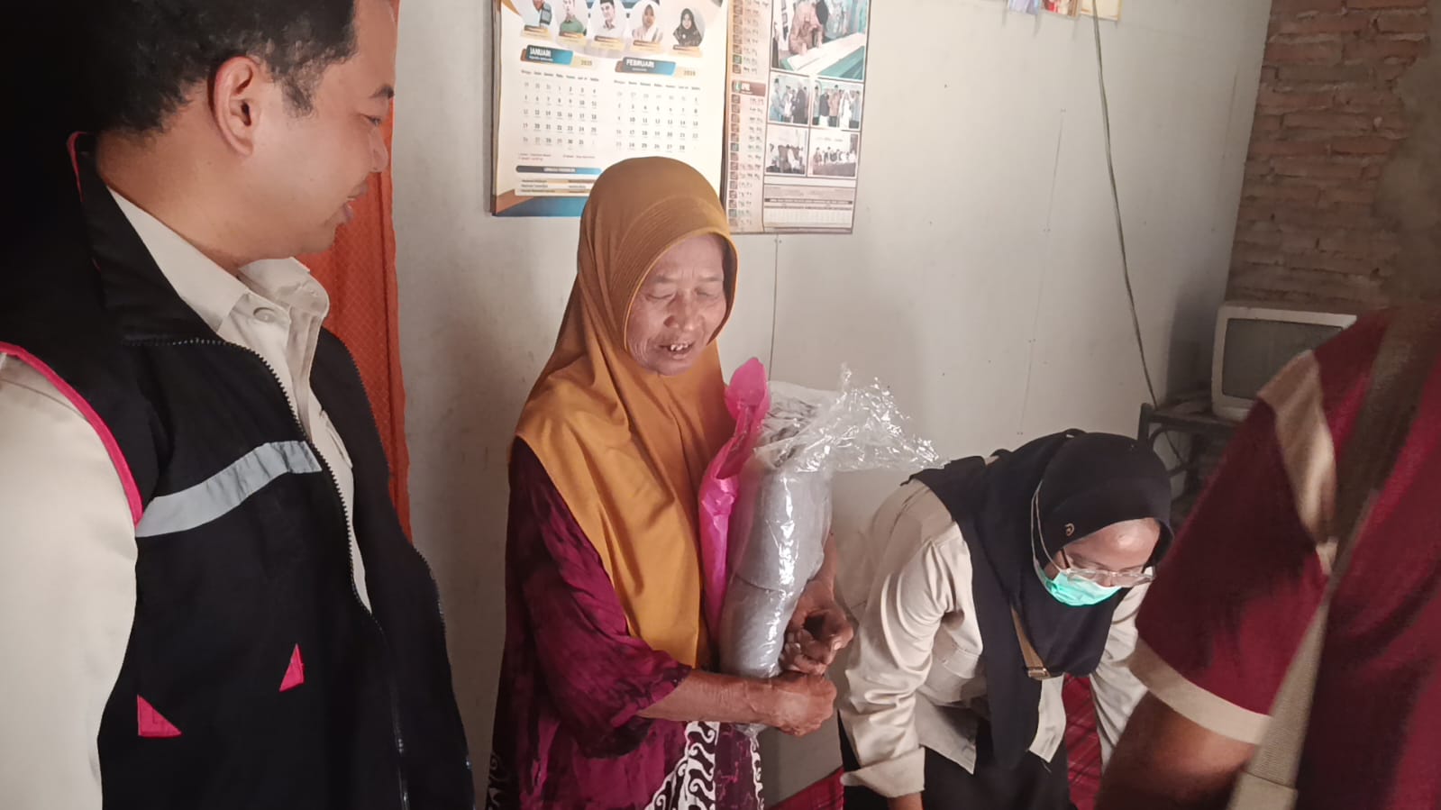 home-care-jember-perkuat-perhatian-bagi-bunati-lansia-yang-tinggal-sendiri-di-cumedak-20261009