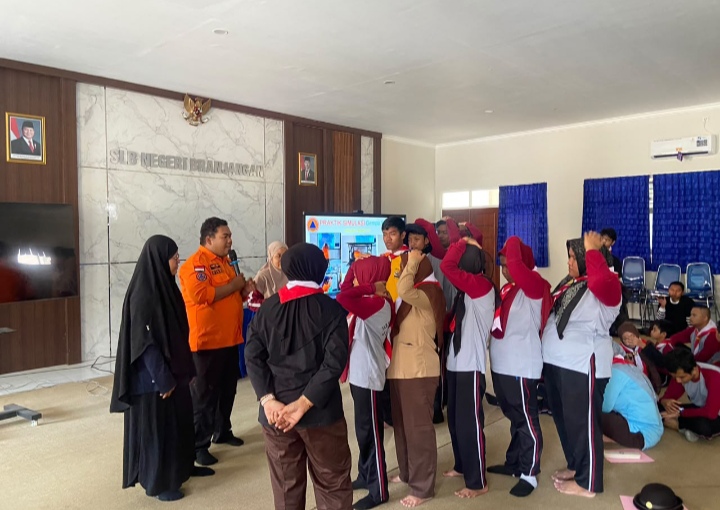 bpbd-jember-bekali-40-siswa-slbn-branjangan-kesiapsiagaan-gempa-bumi-20261010