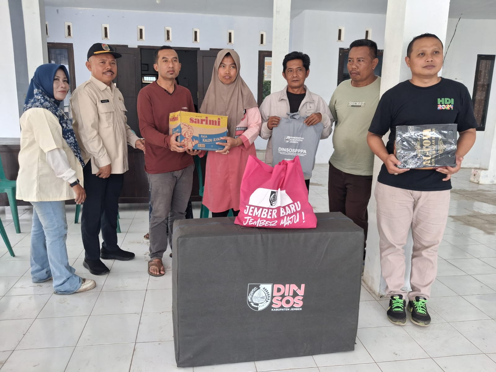 gus-fawait-perkuat-penanganan-masalah-sosial-siti-hotipa-terima-bantuan-sosial-pemkab-jember-20261010