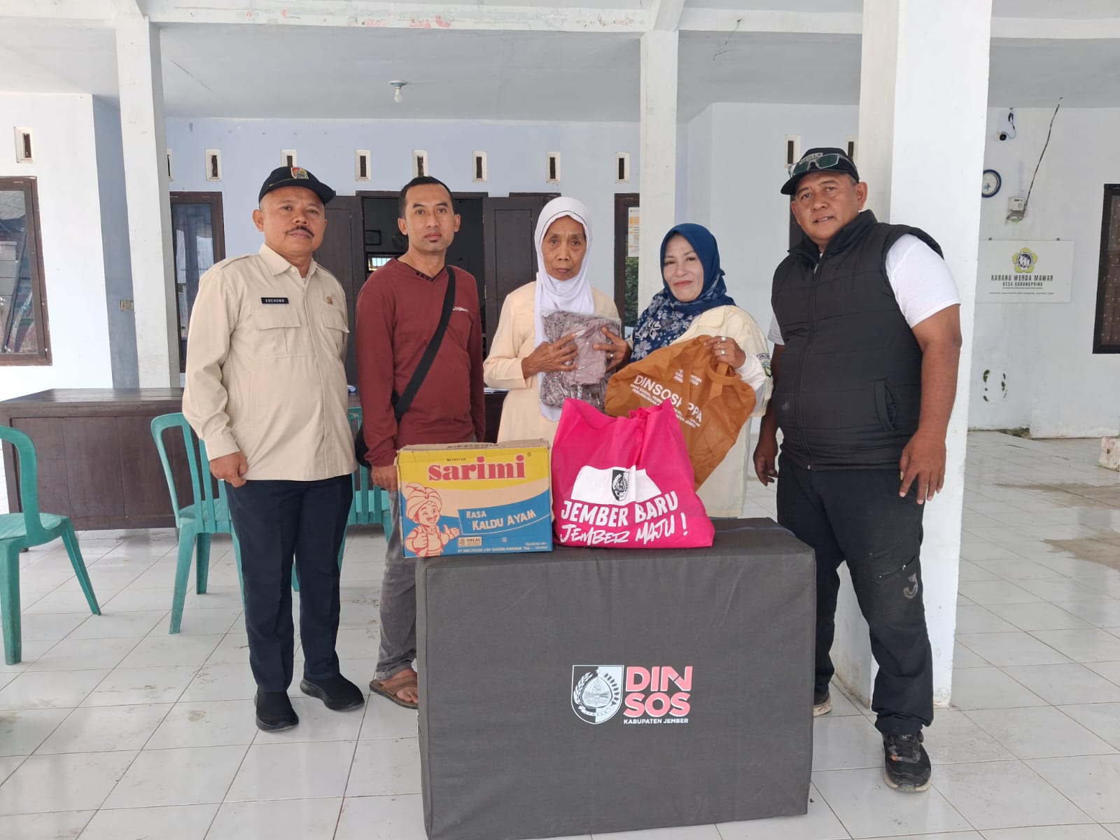 terharu-terima-bantuan-gus-fawait-nenek-misara-bersyukur-diperhatikan-pemerintah-20261010
