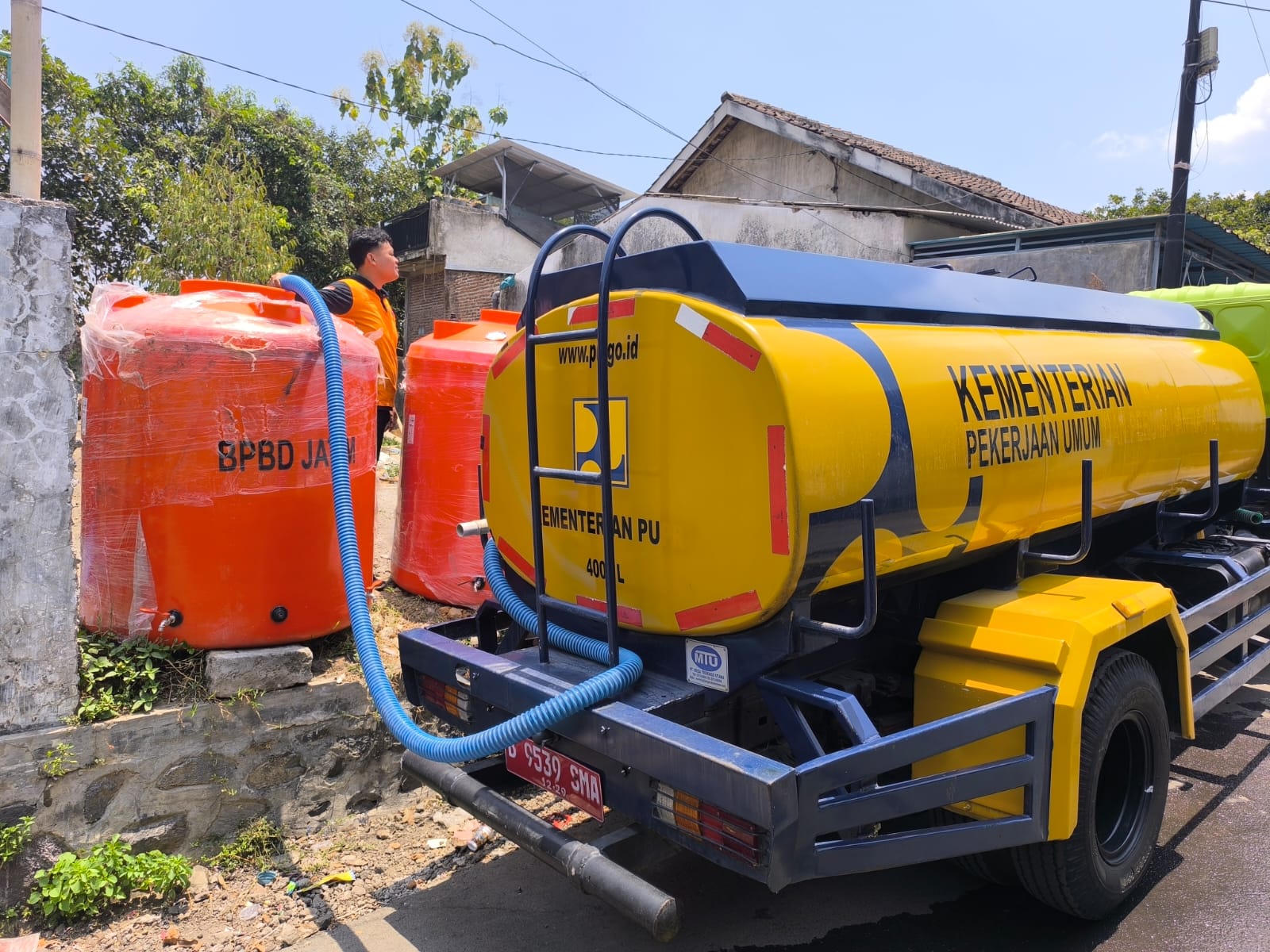 atasi-krisis-air-baratan-timur-trc-pb-bpbd-pupr-jember-distribusikan-10000-liter-air-20261011