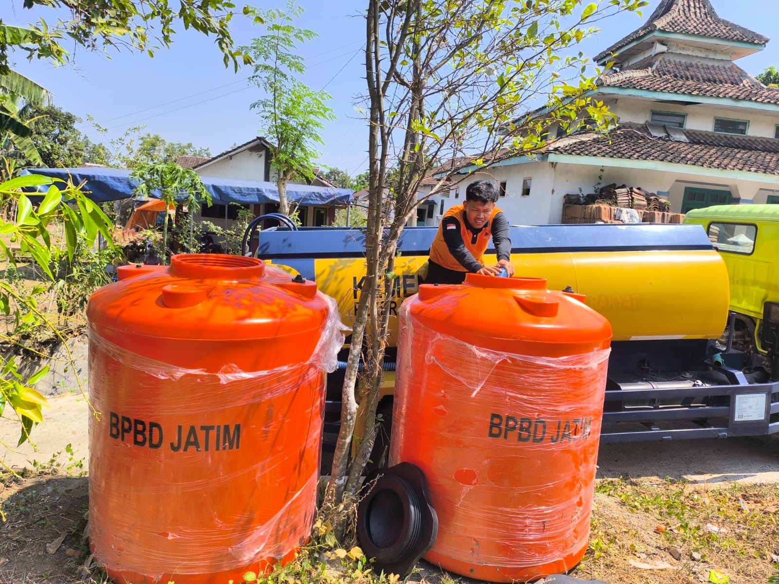krisis-air-bersih-di-mayang-45-kk-bergantung-pada-bantuan-tangki-warga-terpaksa-ke-sungai-untuk-mandi-20261013