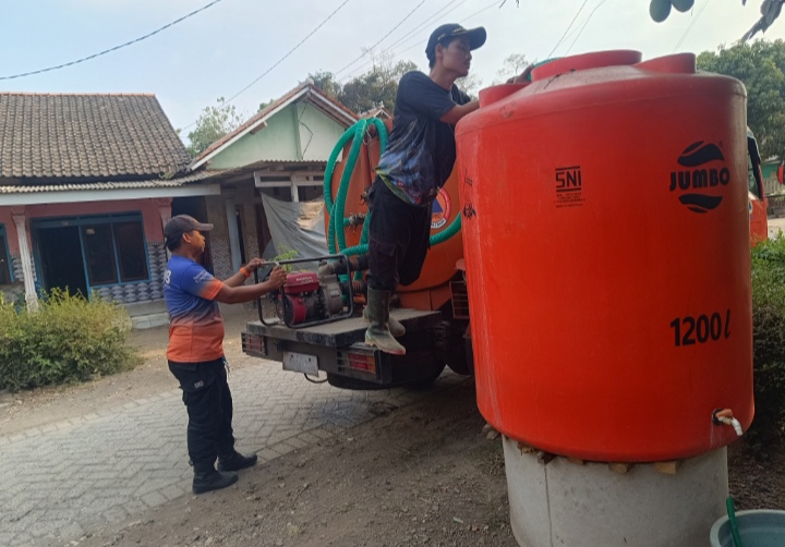 air-sumur-mulai-mengering-bpbd-jember-salurkan-5000-liter-ke-120-kk-20261013