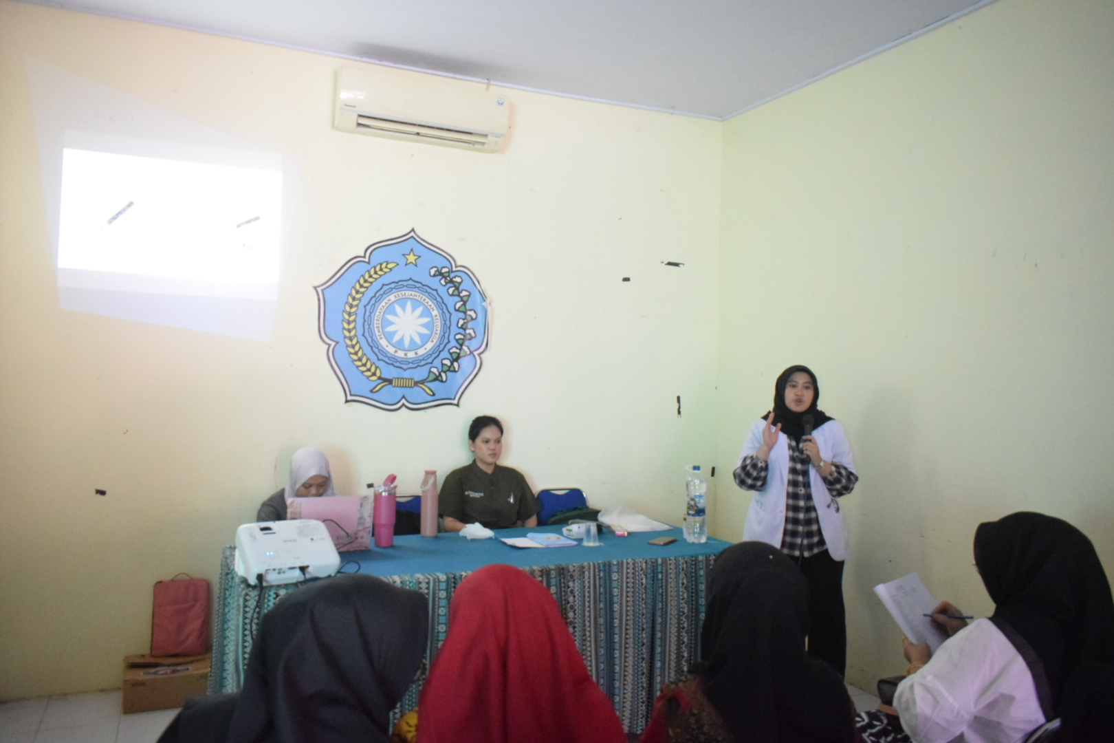 sekolah-lansia-tangguh-kalisat-bekali-peserta-edukasi-diabetes-20261013