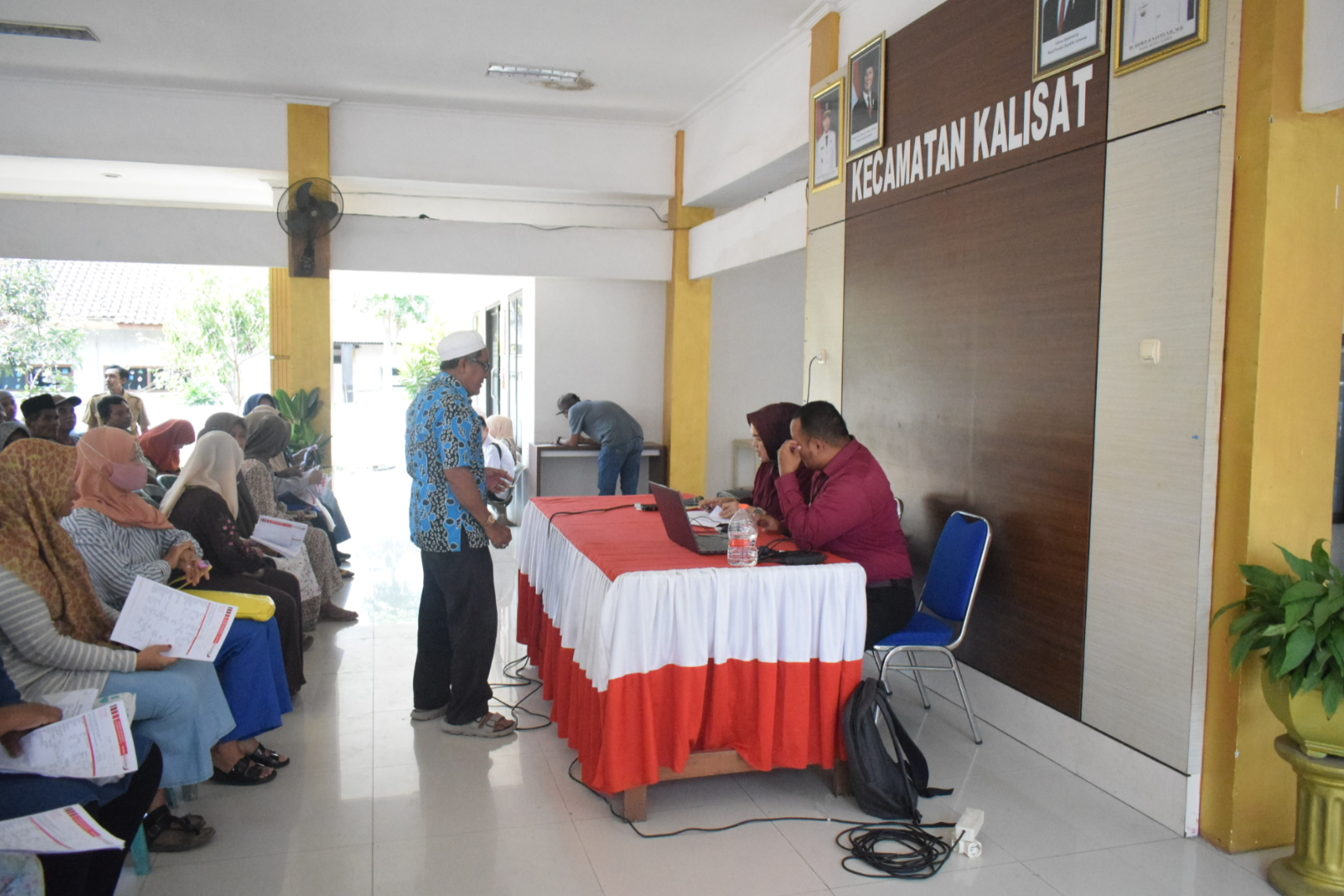 selain-fasilitasi-pembuatan-rekening-kecamatan-kalisat-sosialisasikan-uhc-homecare-dan-mobil-cinta-20261013