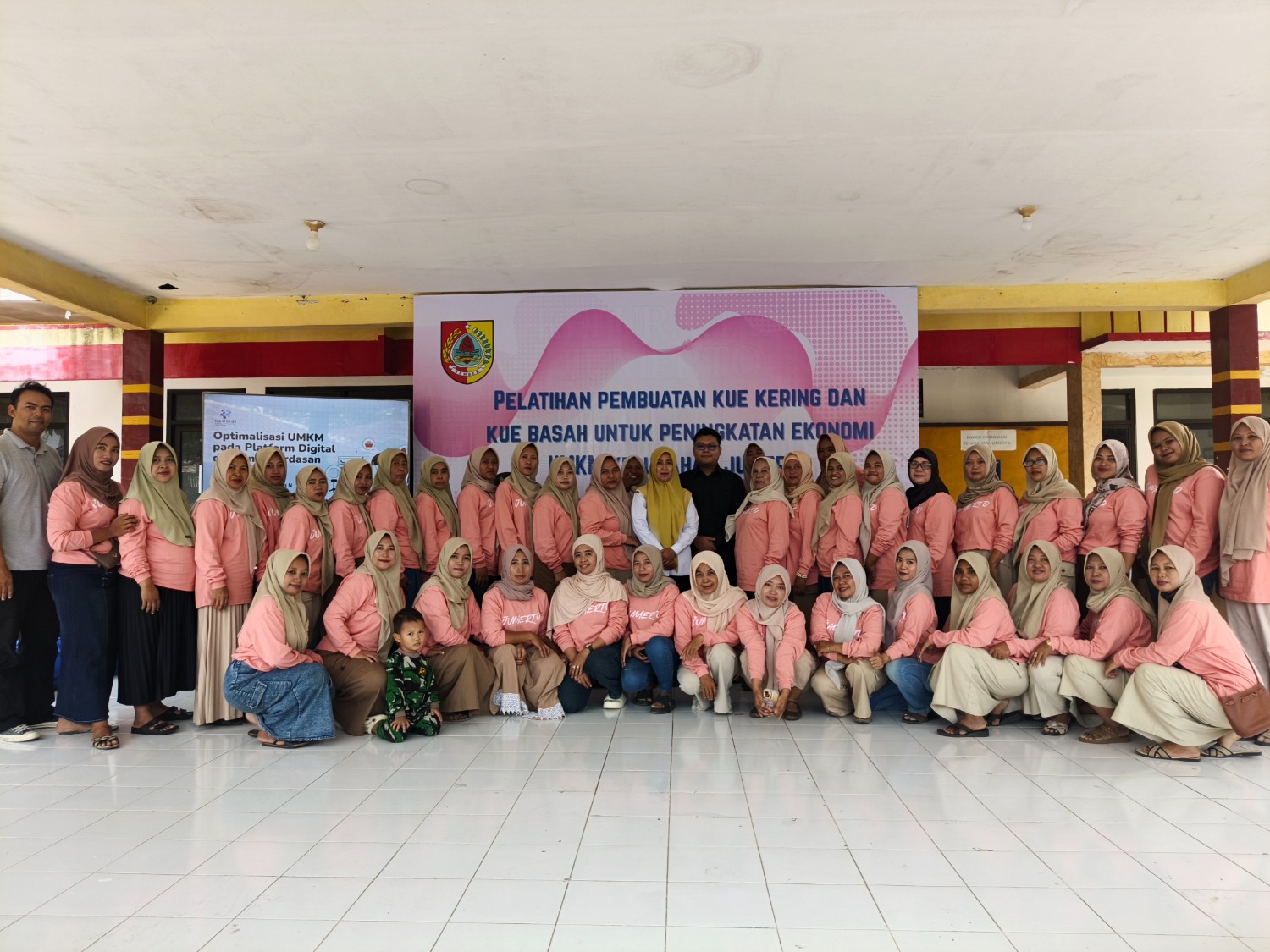 dorong-digitalisasi-umkm-kelurahan-jumerto-gelar-pelatihan-artificial-untuk-puluhan-kader-warga-20261014