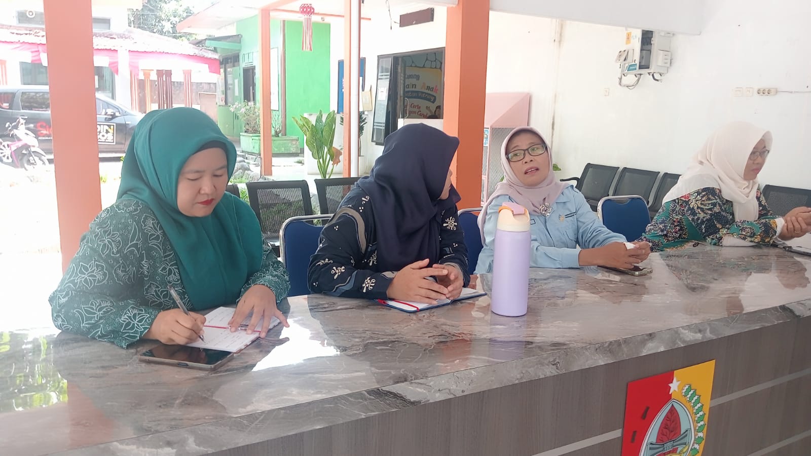 ketua-tp-pkk-kelurahan-patrang-belajar-mengolah-ecoenzim-dan-komposer-20261015