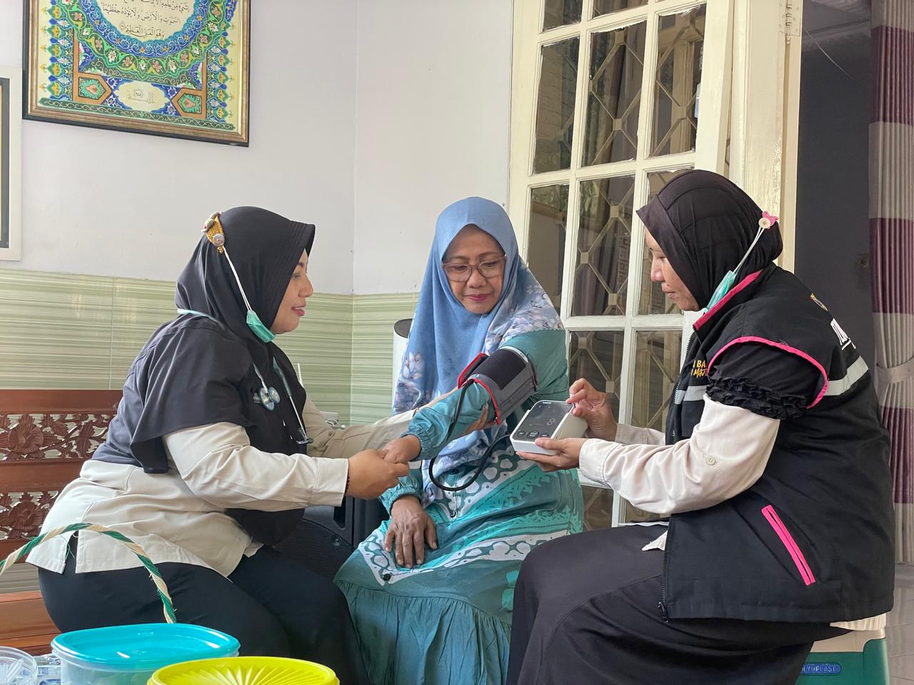 peduli-kesehatan-tokoh-agama-bapperida-jember-bersama-kecamatan-dan-puskesmas-kaliwates-lakukan-kunjungan-home-care-20261016