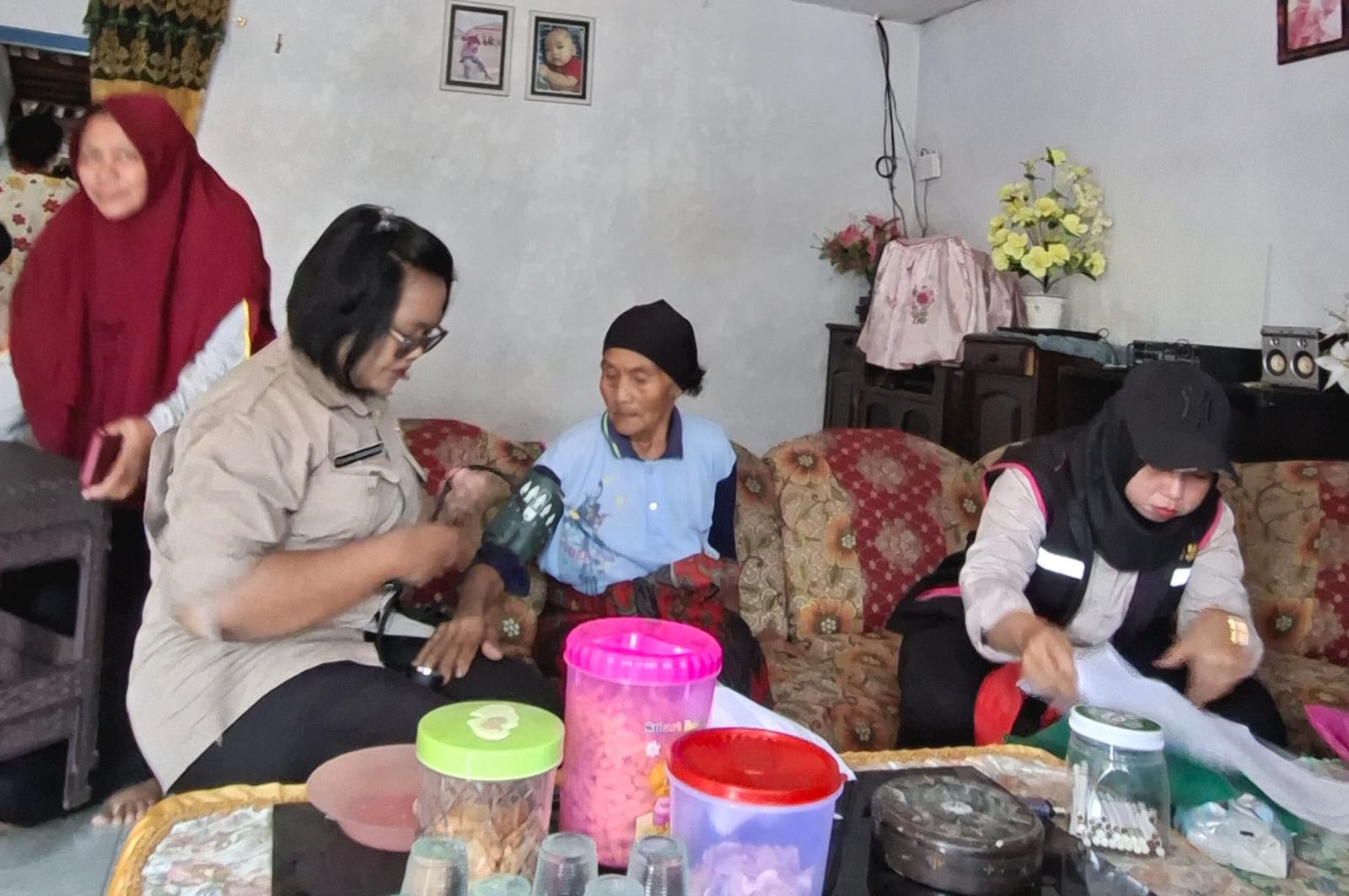 sinergi-hc-lintas-sektoral-camat-tanggul-tidak-ada-warga-yang-terabaikan-hanya-karena-jarak-20261016
