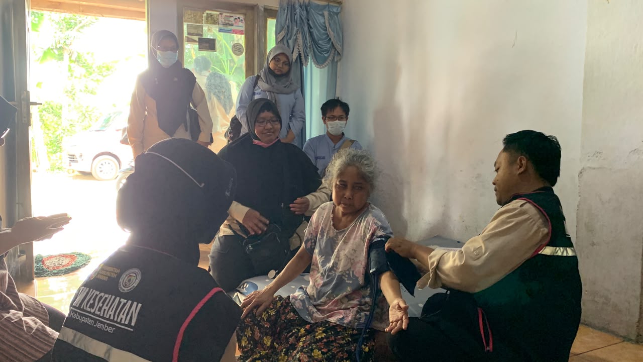 disnaker-jember-dampingi-home-care-di-dua-desa-umbulsari-dua-lansia-terima-perawatan-di-rumah-20261017