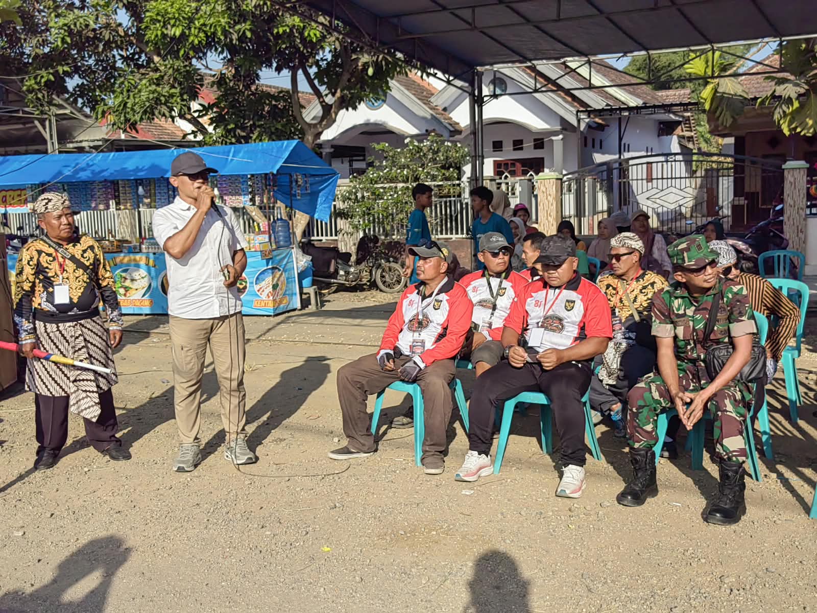camat-umbulsari-bersama-danramil-berangkatkan-langsung-karnaval-desa-mundurejo-diikuti-27-peserta-20261017