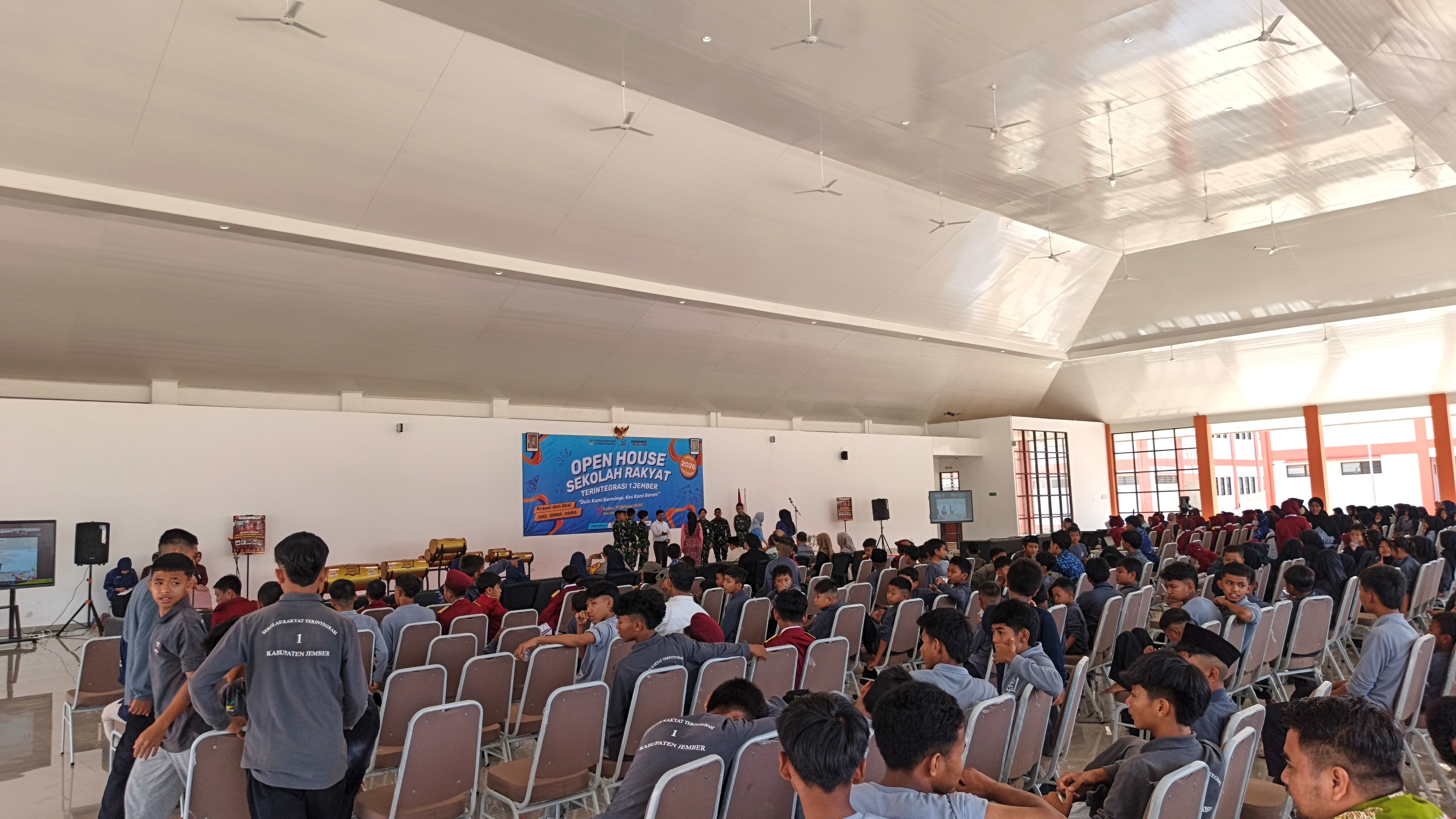 peringati-hut-presiden-open-house-sekolah-rakyat-digelar-serentak-dan-tunjukkan-transformasi-positif-siswa-20261019
