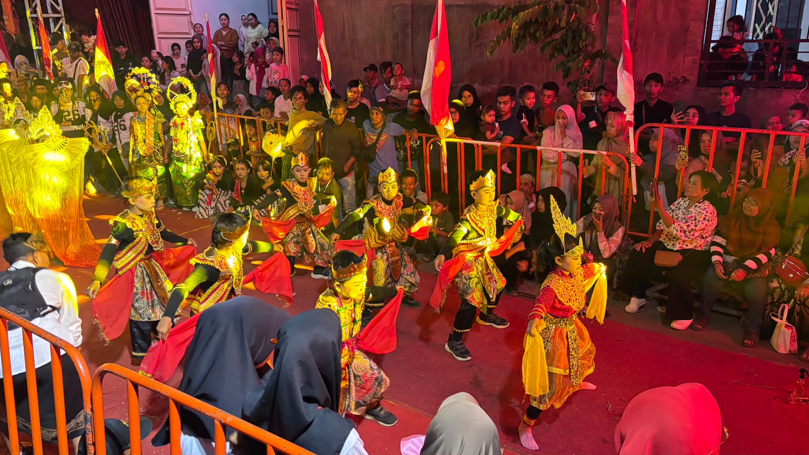 kadisah-desa-kamal-meriah-tampilkan-ragam-budaya-lintas-generasi-hingga-sound-horeg-jadi-ikon-festival-20261021