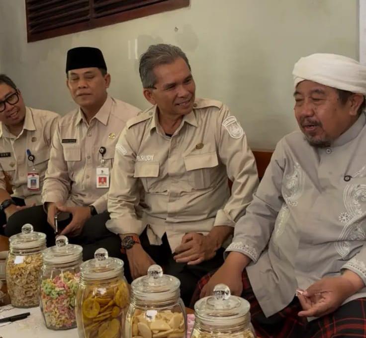 home-care-puskesmas-kencong-perkuat-pemantauan-kesehatan-warga-gus-achmad-dan-istri-dikunjungi-tim-medis-20261020