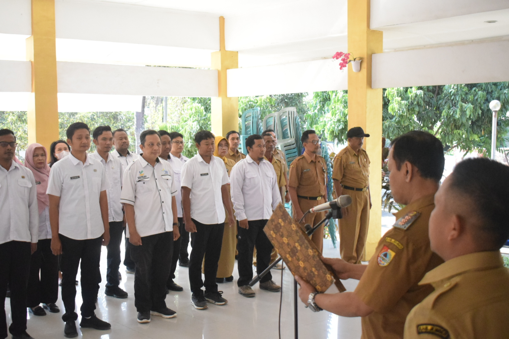 camat-kalisat-tekankan-perekaman-ktp-pemula-dan-percepatan-layanan-adminduk-bagi-masyarakat-20261019