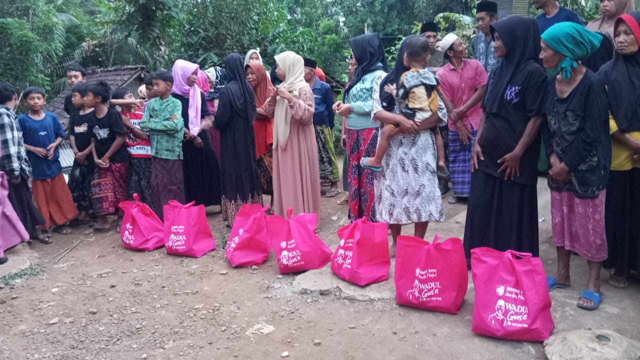 dinsos-pppa-jember-salurkan-bansos-untuk-80-warga-di-sekitar-sasaran-homecare-tanggul-20261020