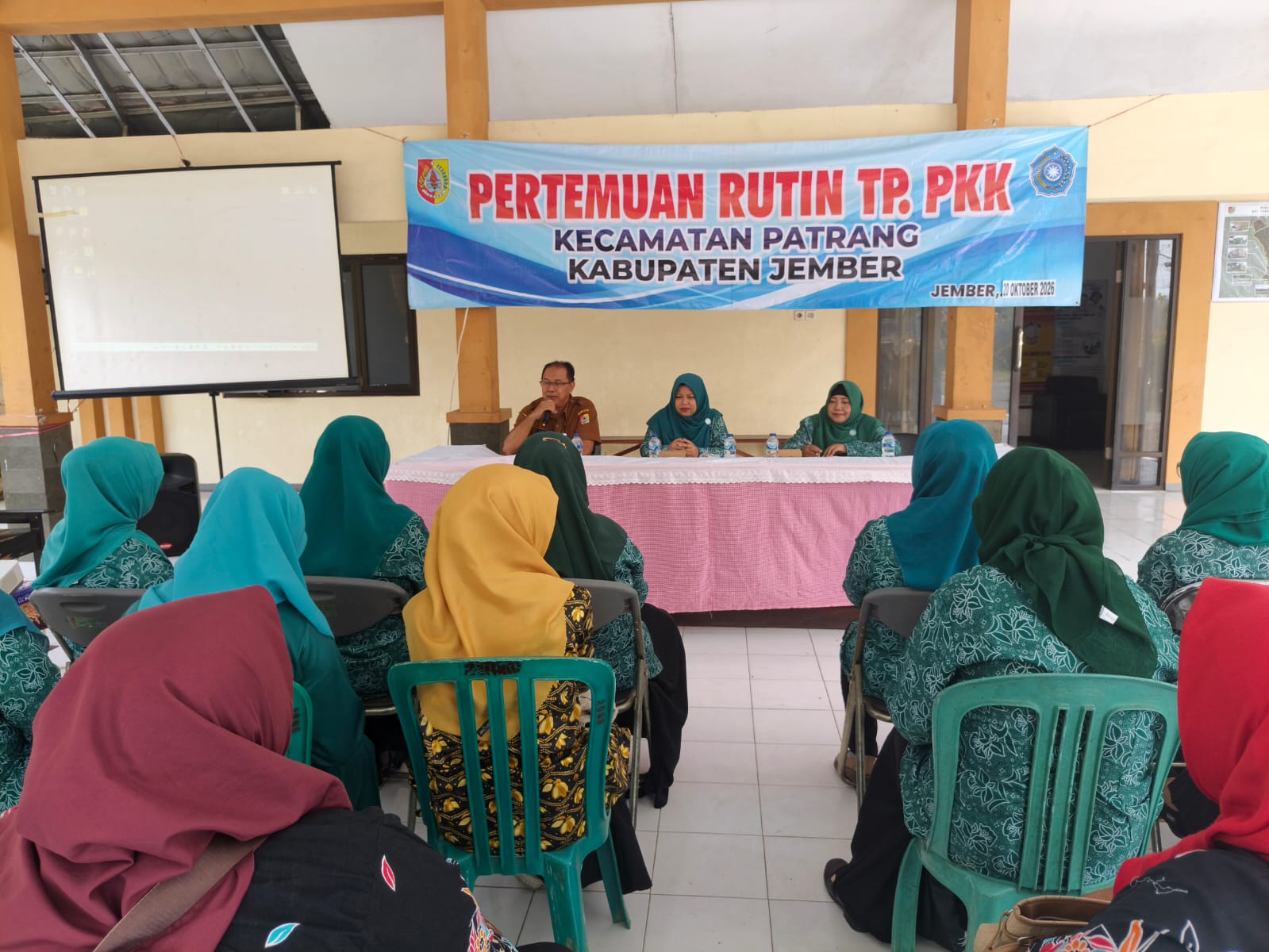 pertemuan-rutin-tp-pkk-kecamatan-patrang-perkuat-sinergi-kader-dan-edukasi-gizi-keluarga-20261020