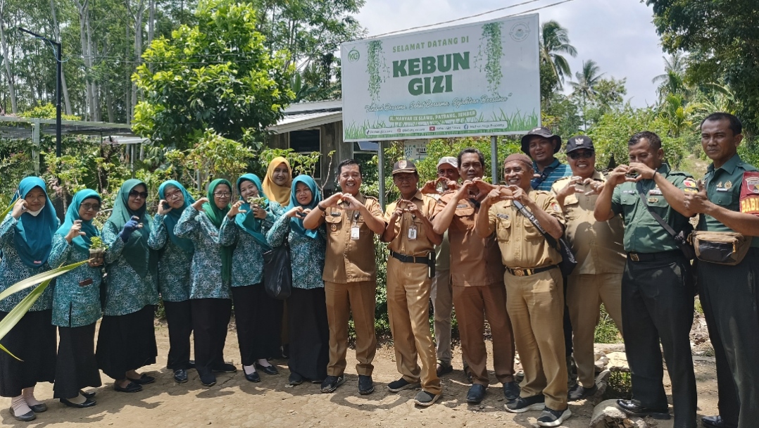 camat-patrang-tinjau-kebun-gizi-slawu-dorong-pekarangan-rumah-jadi-sumber-pangan-keluarga-20261020