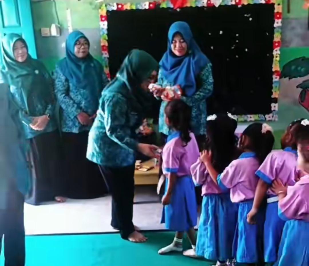 ketua-tp-pkk-kencong-kunjungi-pos-paud-teratai-wonorejo-perkuat-kepedulian-terhadap-pendidikan-anak-usia-dini-20261021