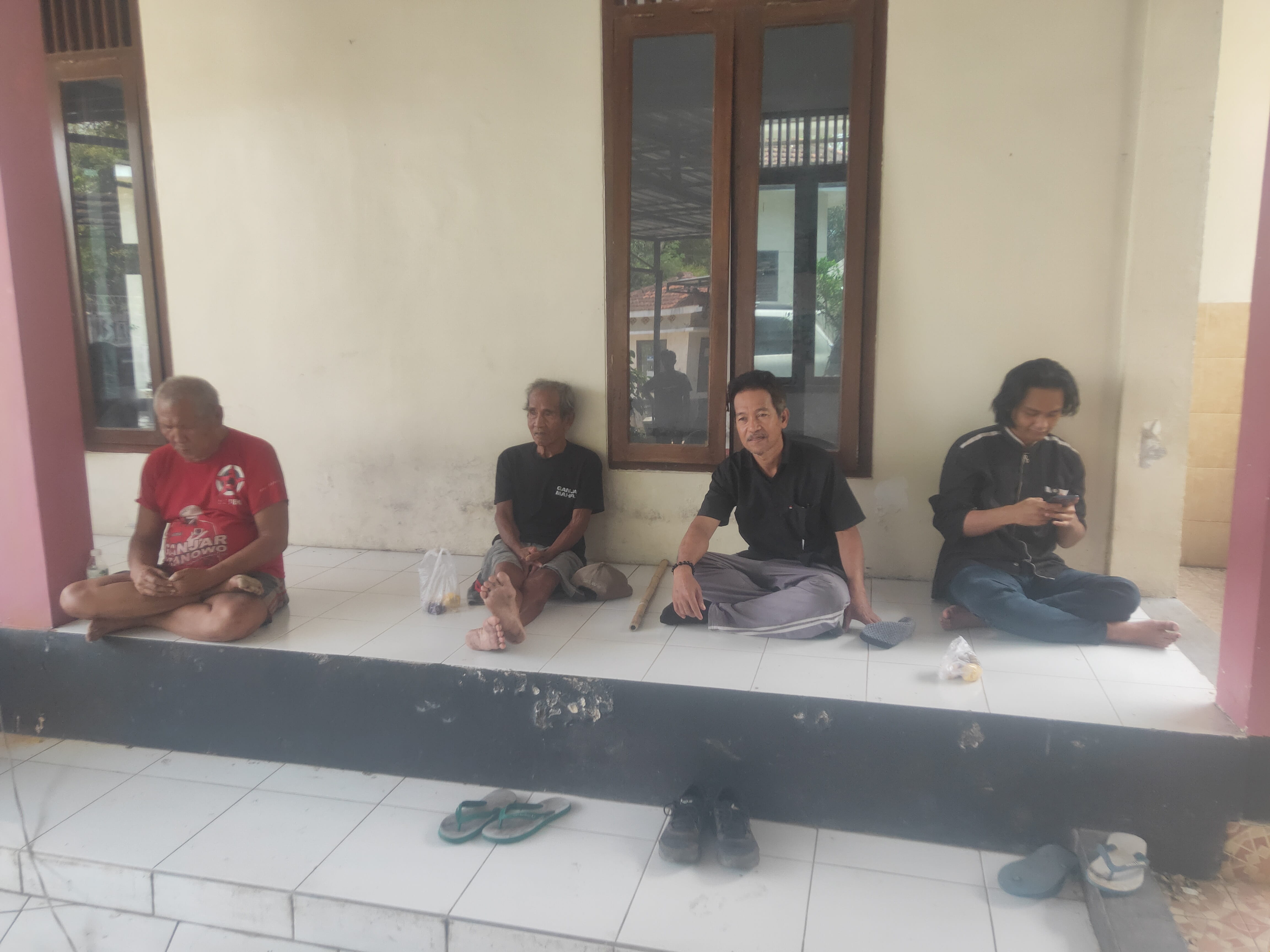 warga-kepulauan-riau-terdampar-di-jember-kini-kantongi-identitas-kependudukan-dari-dispendukcapil-20261021