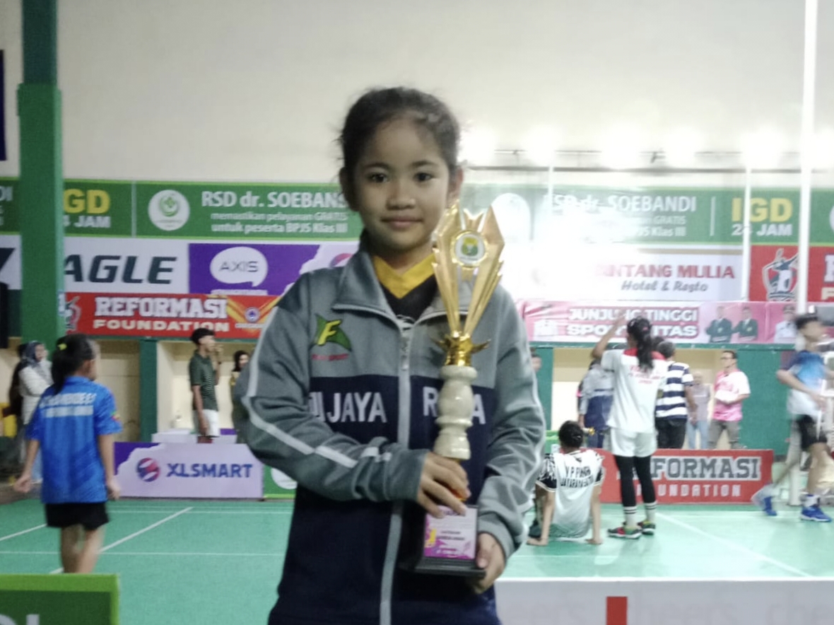 felicia-ayu-fransiska-bocah-10-tahun-asal-jember-yang-bersinar-di-dunia-bulutangkis-20261021