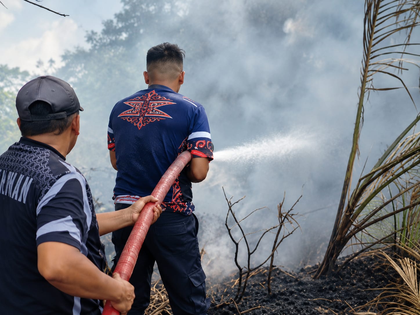 lahan-bambu-di-karimata-jember-terbakar-api-nyaris-merembet-ke-permukiman-20261021