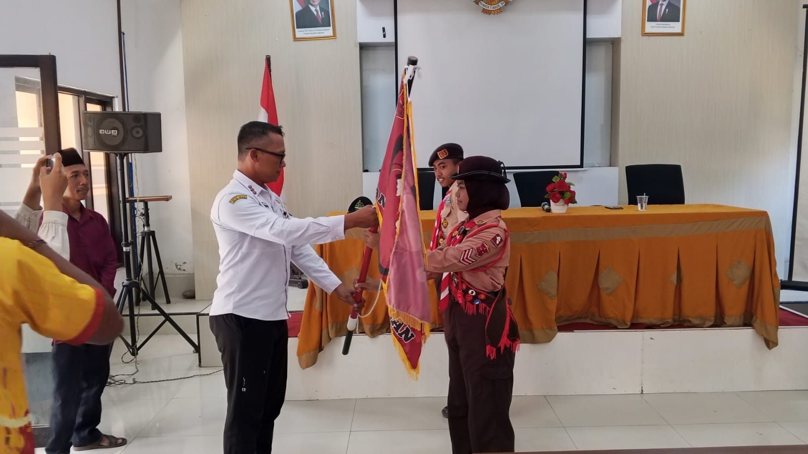 camat-umbulsari-bersama-ketua-kwaran-lepas-peserta-lt-iii-menuju-kwarcab-jember-20261021