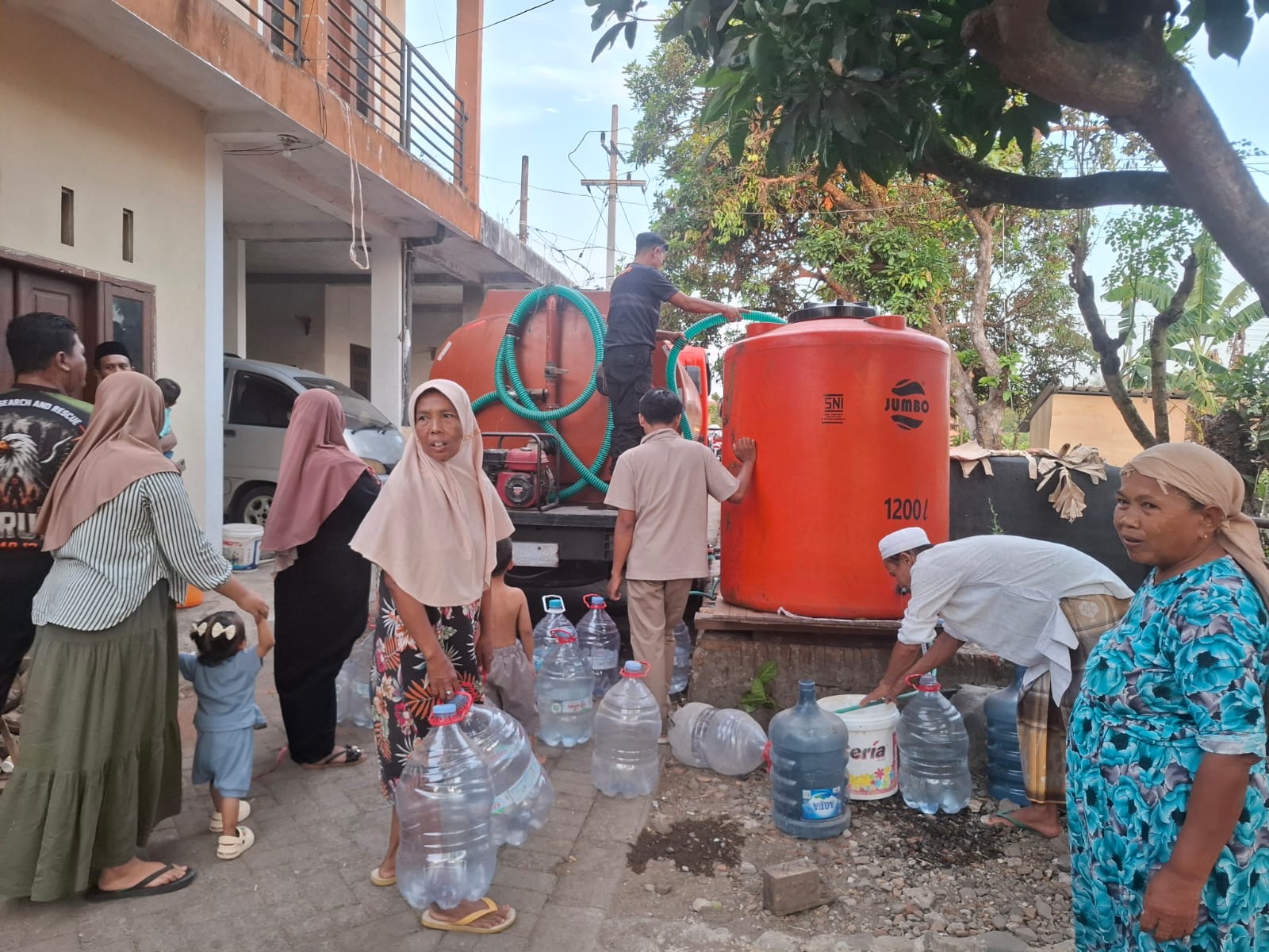 kekeringan-membayangi-antirogo-bpbd-jember-salurkan-5000-liter-air-bersih-20261021