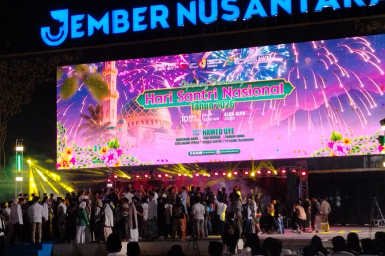 usai-khotmil-quran-sumberjambe-ajak-warga-ramaikan-puncak-hari-santri-di-jember-20261021