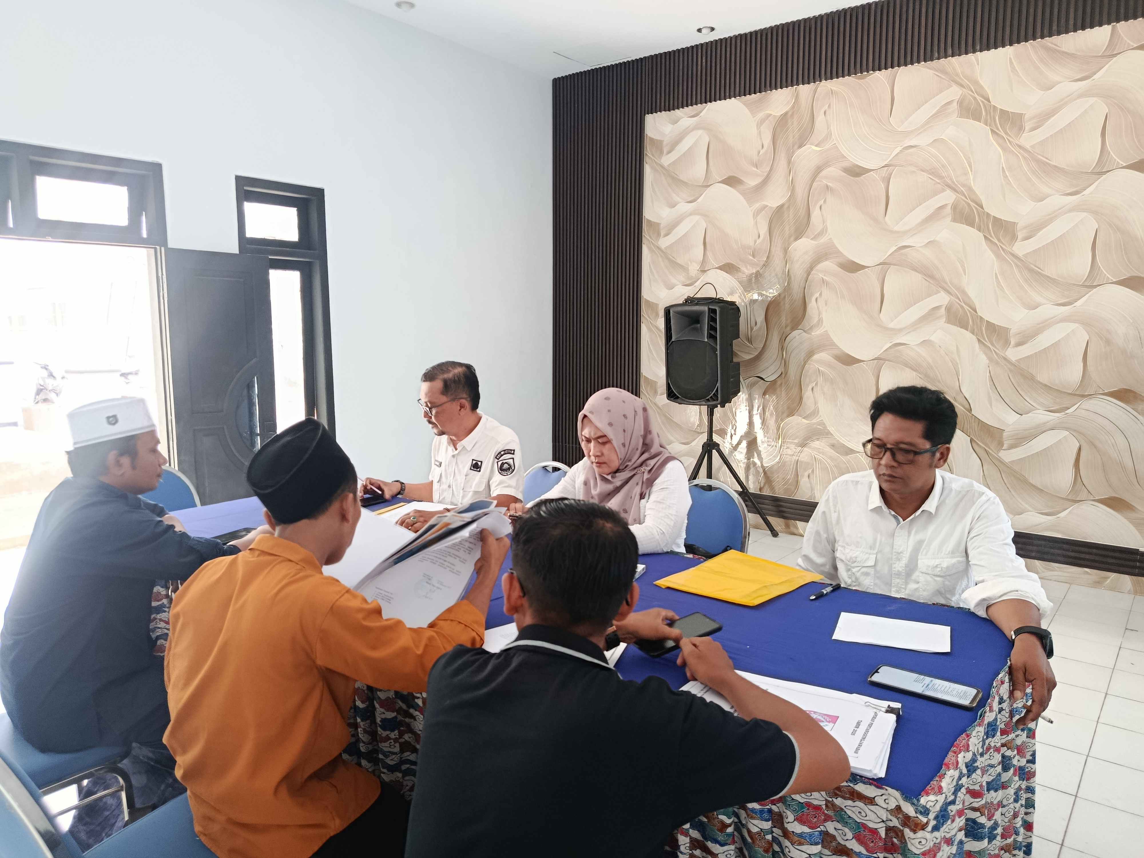 camat-sumberbaru-kawal-langsung-monitoring-bumdes-di-desa-gelang-20261022