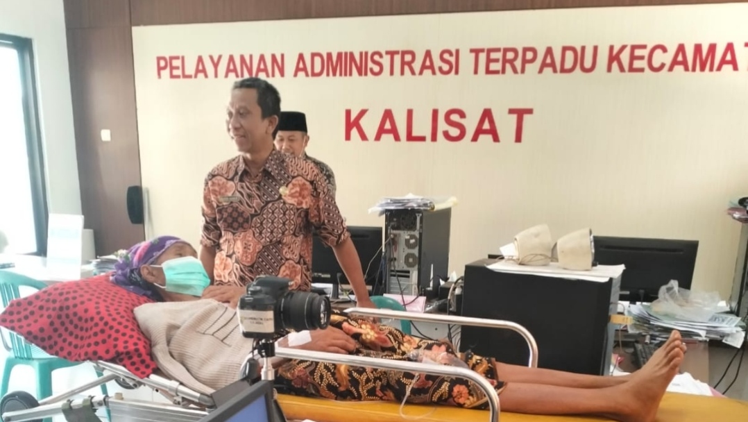 permudah-layanan-adminduk-kecamatan-kalisat-fasilitasi-perekaman-e-ktp-pasien-uhc-rsd-kalisat-20261022