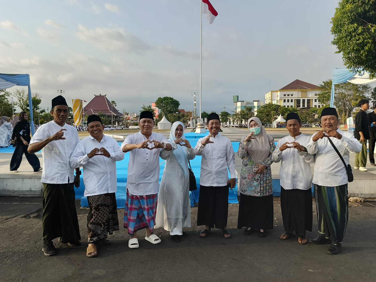 lurah-jumerto-ajak-santri-perkuat-gotong-royong-dan-kerukunan-masyarakat-20261023
