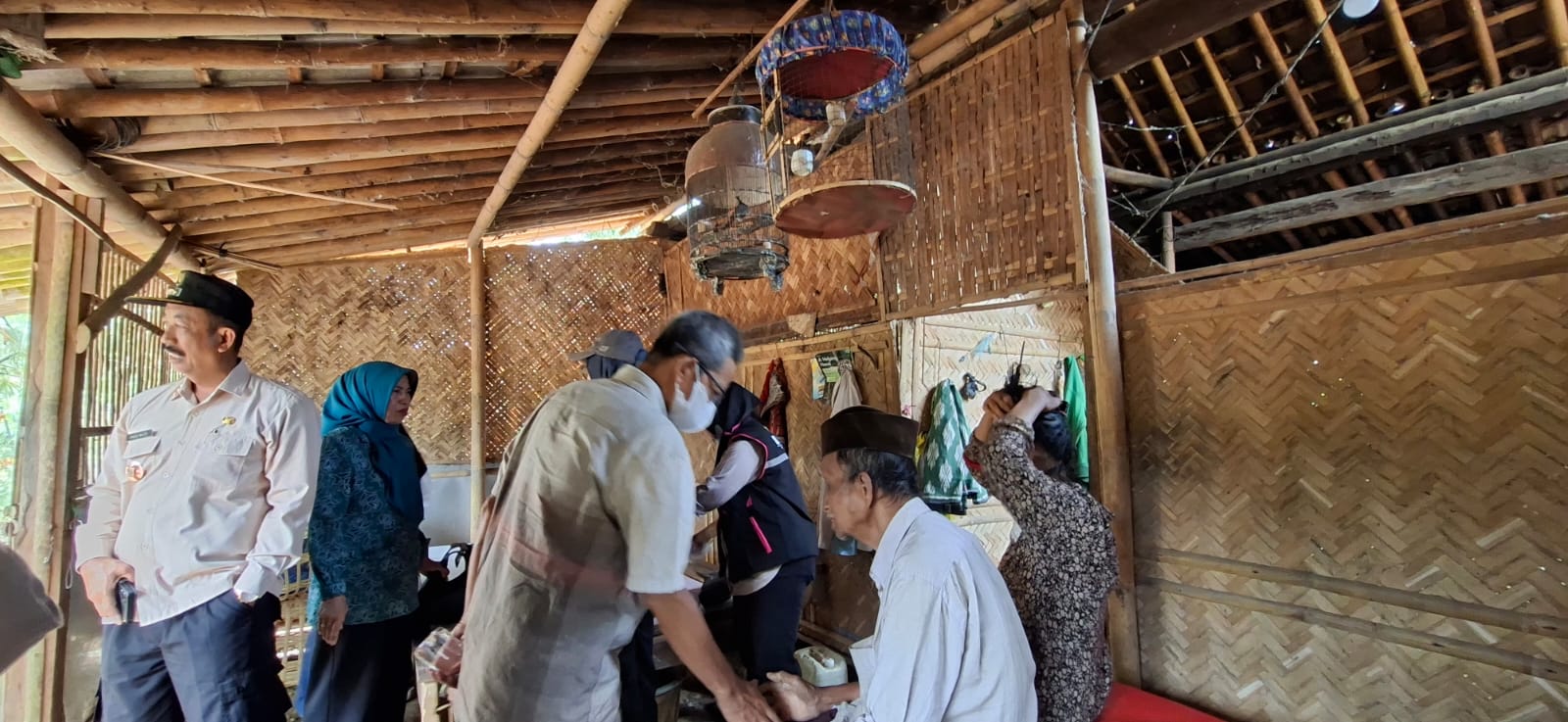 tim-home-care-jemput-bola-ke-lansia-berkebutuhan-khusus-di-desa-selodakon-20261024